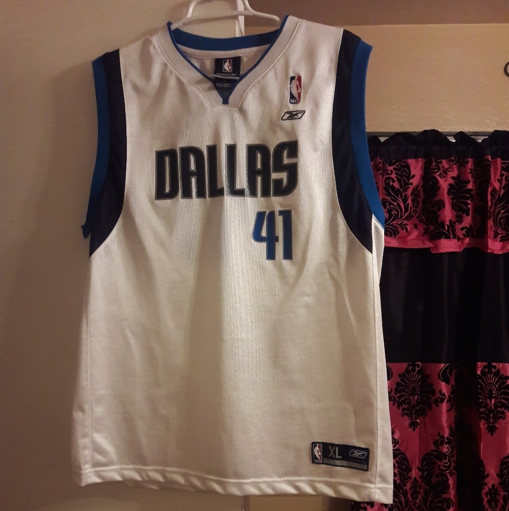 Dirk Nowitzki jersey